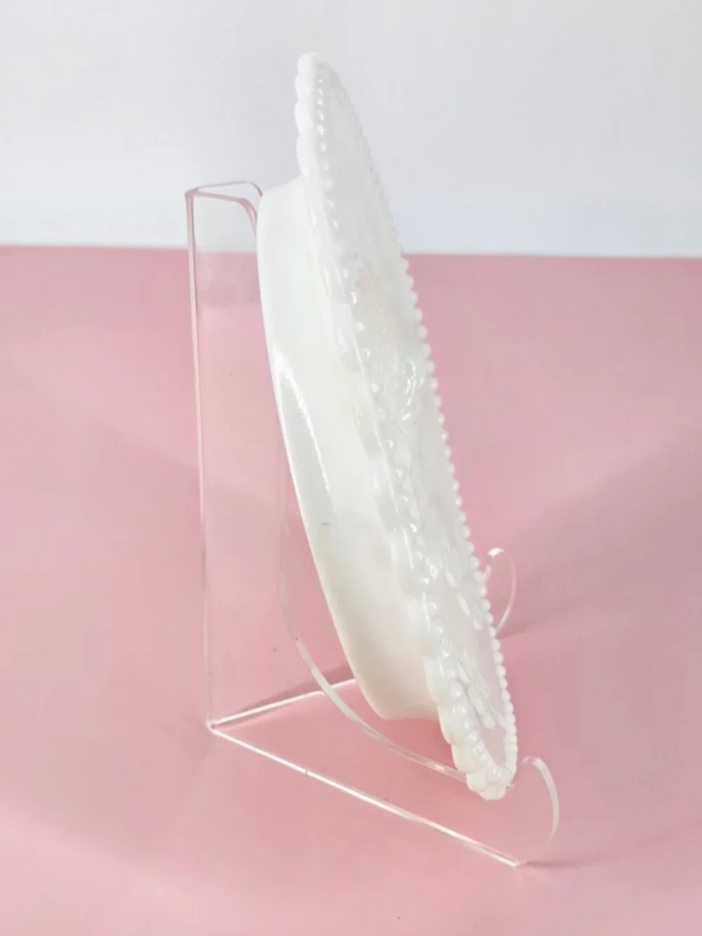 Antique 1902, EAPG by Gillinder & Sons Milk Glass Hare/Rabbit Shamrock 3D Plate - Picture 3 of 8
